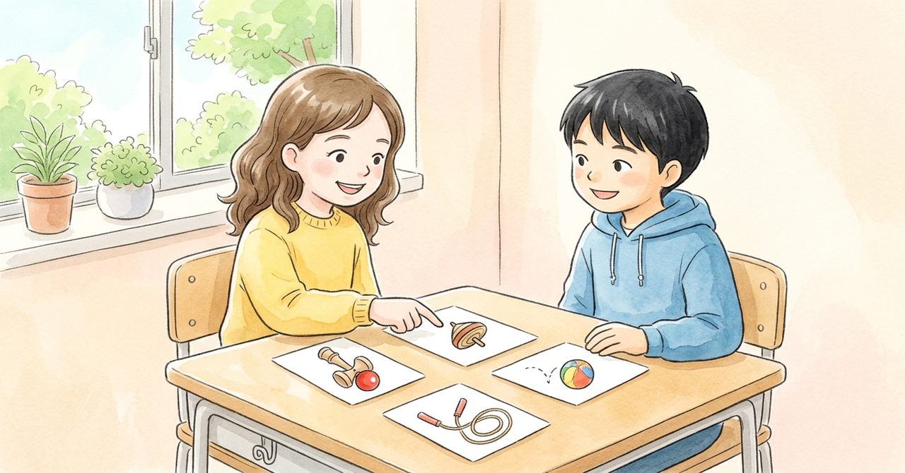 教室で、遊びの絵を机に並べ、外国から来た友だちが1枚を指で選んでいる。日本の子が笑顔で見ている。